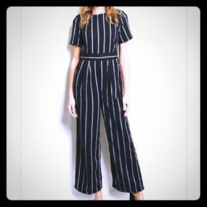 💕 (M) Le Lis- Black with White Stripes Jumpsuit💕